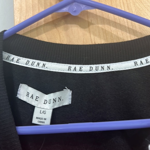 Rae Dunn Halloween crewneck black sweatshirt ‘Boo’ with ghost crew socks - Picture 4 of 7